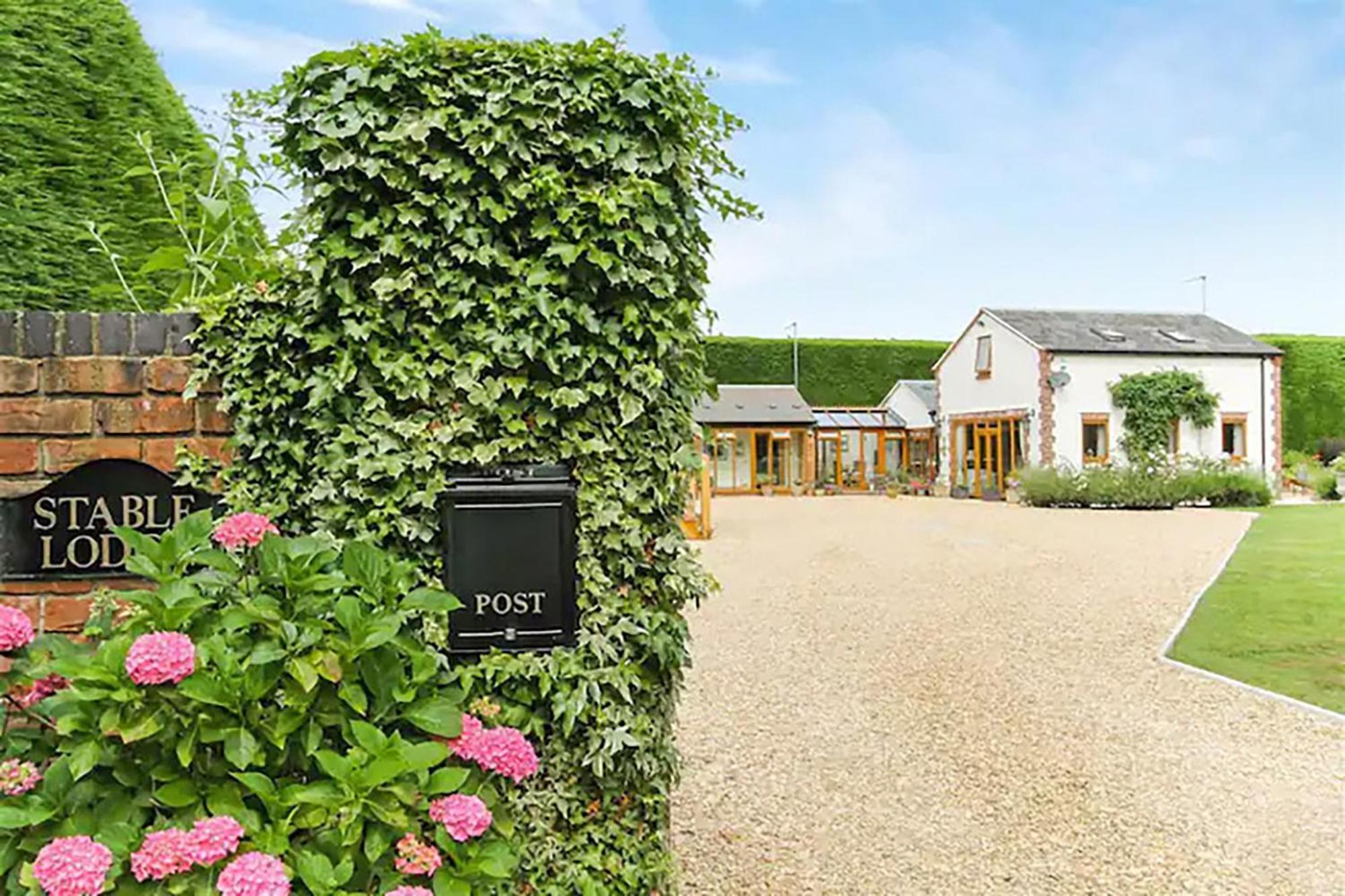 Stable Lodge - Boutique Bed & Breakfast Shurdington Exteriör bild